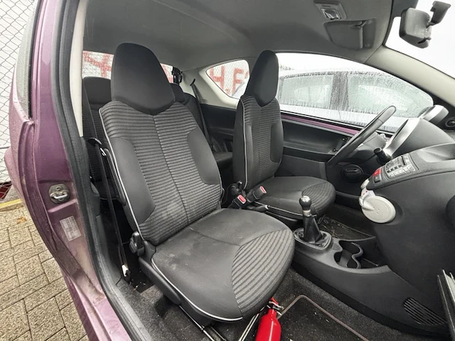 Peugeot 107 1.0i envy,2012 - afbeelding 13 van  23