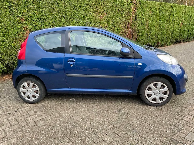Peugeot 107 90-xk-kh - afbeelding 25 van  29