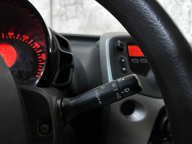 Peugeot 108 1.0 e-vti active 69pk 2018, sl-329-l - afbeelding 16 van  37