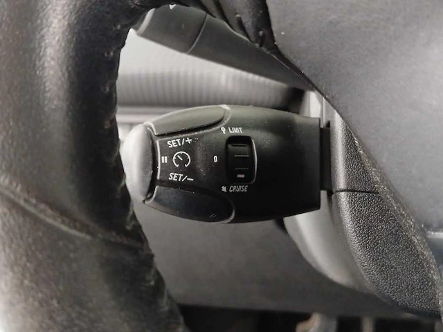 Peugeot 2008 1.2 puretech access , ; l-520-xv - afbeelding 4 van  16