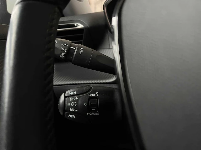 Peugeot 2008 1.2 puretech active 101pk 2022, n-304-tx - afbeelding 16 van  40