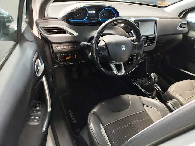 Peugeot 2008 1.2 puretech allure , ; gh-929-b - afbeelding 11 van  15