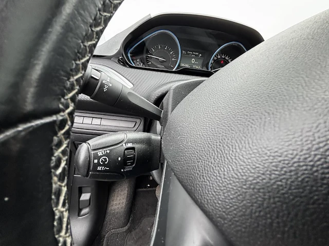 Peugeot 2008 1.2 puretech allure s&s 110 at, 2018 - afbeelding 7 van  27