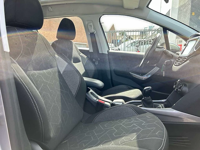 Peugeot 2008 1.2 puretech blue lion | 05-29-79 | iba - afbeelding 17 van  27