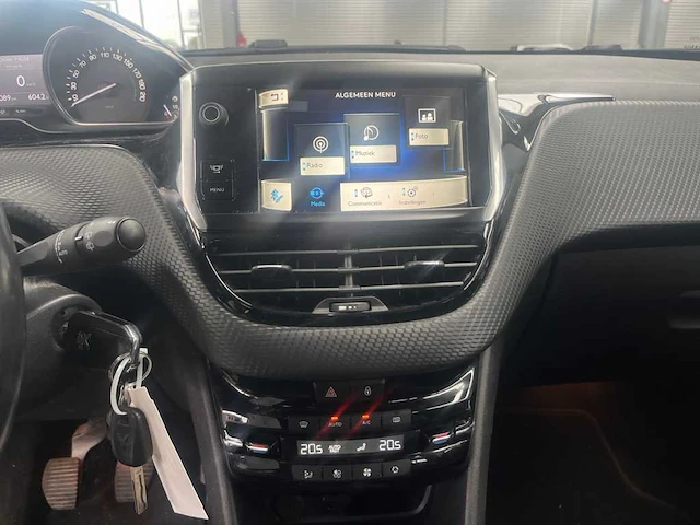 Peugeot 2008 1.2 vti allure , ; 4-spf-98 - afbeelding 3 van  19