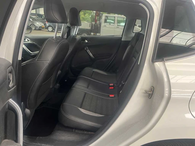 Peugeot 2008 1.2 vti allure , ; 4-spf-98 - afbeelding 16 van  19