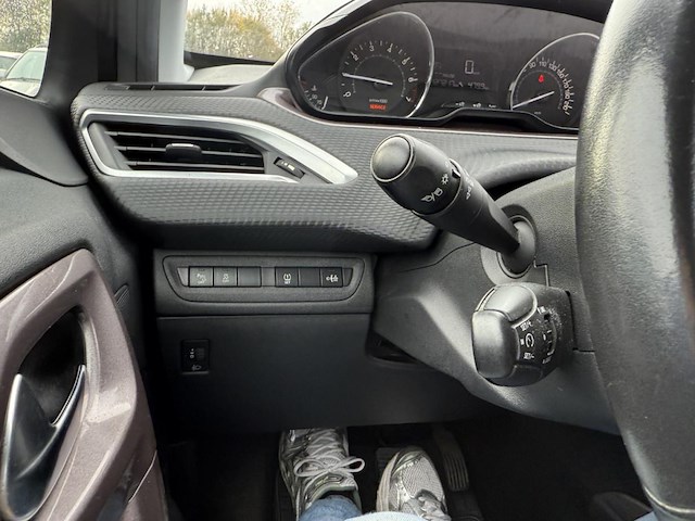Peugeot 2008 1.2i puretech active, 2015 - afbeelding 9 van  31