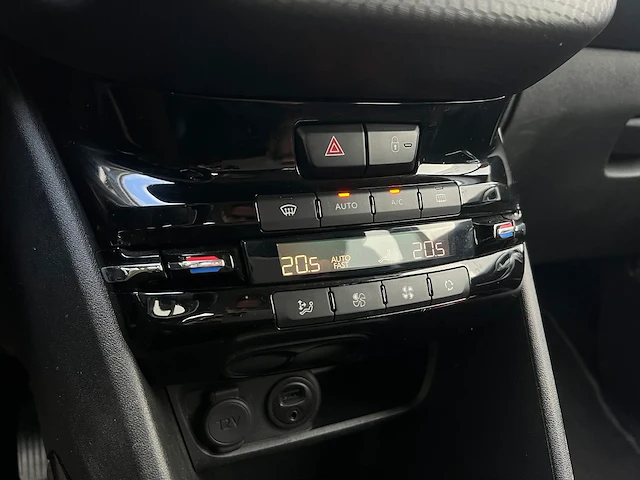 Peugeot 2008 gt-line 1.2 puretech 131pk 2016, x-887-hf - afbeelding 22 van  41