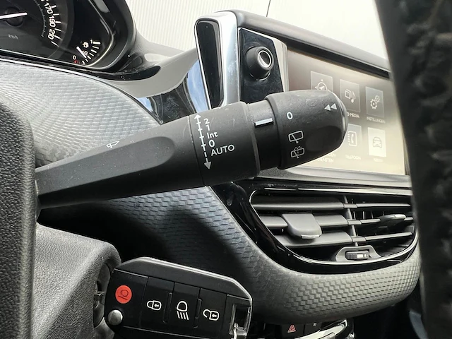 Peugeot 2008 gt-line 1.2 puretech 131pk 2016, x-887-hf - afbeelding 26 van  41
