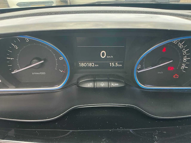 Peugeot 2008 personenauto - afbeelding 2 van  30