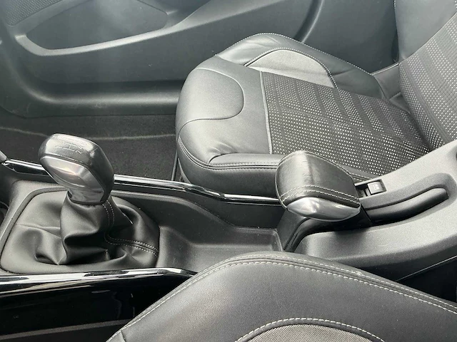 Peugeot 2008 personenauto - afbeelding 6 van  30