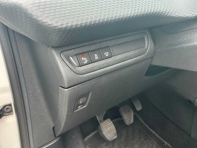 Peugeot 2008 personenauto - afbeelding 7 van  30