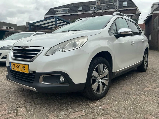 Peugeot 2008 personenauto - afbeelding 1 van  30