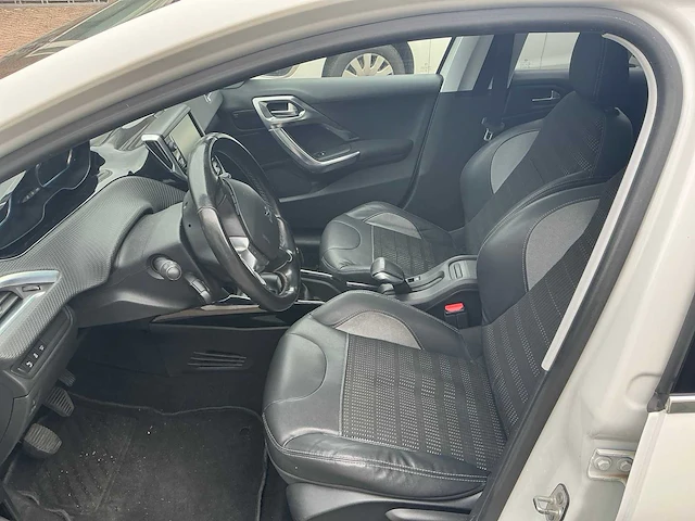 Peugeot 2008 personenauto - afbeelding 30 van  30
