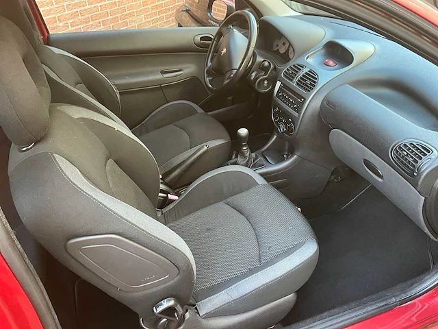 Peugeot 206 personenauto - afbeelding 12 van  15