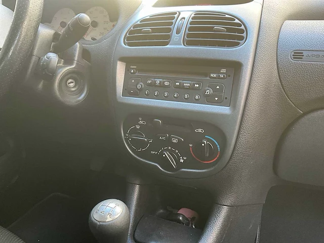 Peugeot 206 personenauto - afbeelding 14 van  15