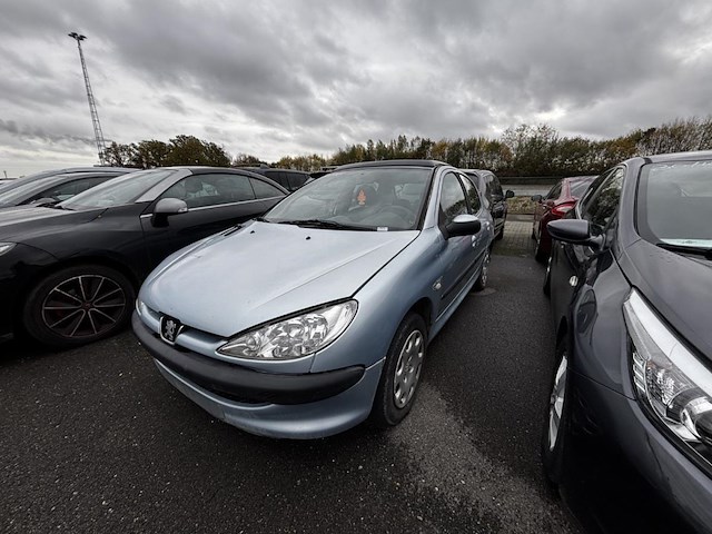 Peugeot 206 phase 2 1.1i enfant terrible, 2004 - afbeelding 1 van  35