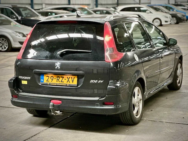 Peugeot 206 sw 1.4 16v air-line 3, 29-rz-xv - afbeelding 9 van  16