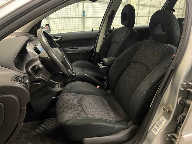 Peugeot 206 sw 1.6-16v quiksilver 109pk 2005 (origineel-nl), 29-rf-vb - afbeelding 18 van  37