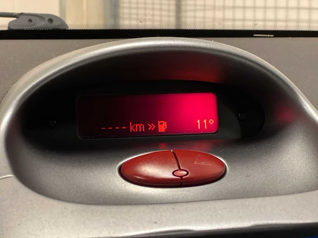 Peugeot 206 sw 1.6-16v quiksilver 109pk 2005 (origineel-nl), 29-rf-vb - afbeelding 25 van  37