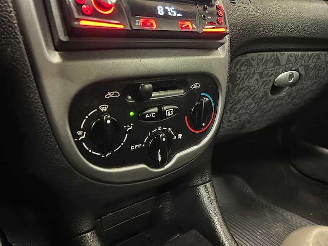 Peugeot 206 sw 1.6-16v quiksilver 109pk 2005 (origineel-nl), 29-rf-vb - afbeelding 27 van  37