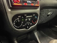 Peugeot 206 sw 1.6-16v quiksilver 109pk 2005 (origineel-nl), 29-rf-vb - afbeelding 27 van  37