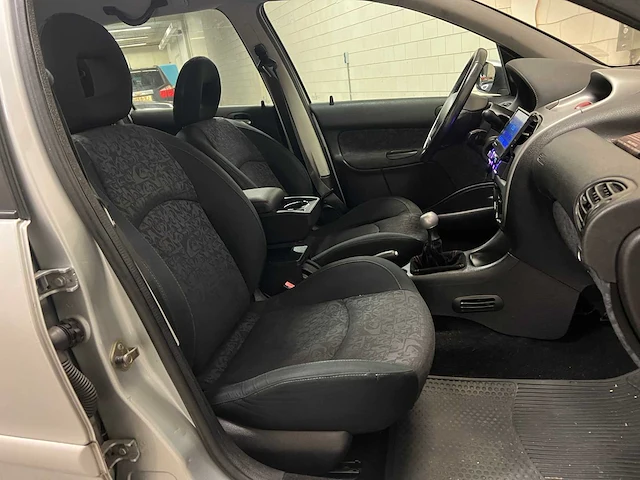 Peugeot 206 sw 1.6-16v quiksilver 109pk 2005 (origineel-nl), 29-rf-vb - afbeelding 33 van  37