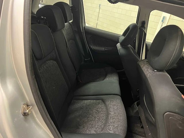 Peugeot 206 sw 1.6-16v quiksilver 109pk 2005 (origineel-nl), 29-rf-vb - afbeelding 34 van  37
