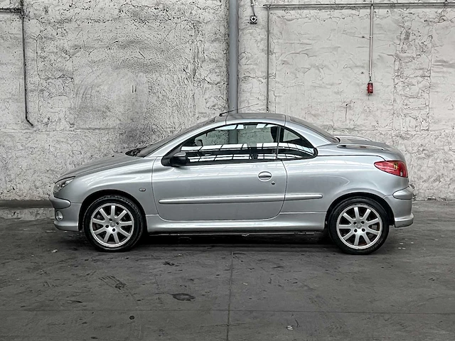Peugeot 206cc 1.6 16v 109pk 2005, 9-tht-73 - afbeelding 11 van  38