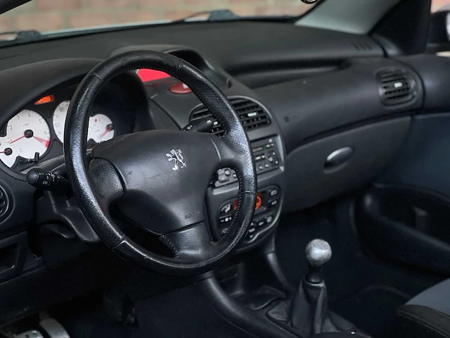 Peugeot 206cc 1.6 16v 109pk 2005, 9-tht-73 - afbeelding 13 van  38