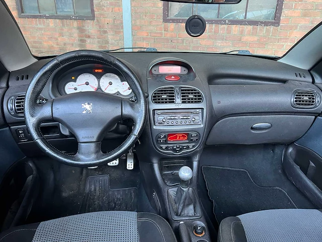 Peugeot 206cc 1.6 16v 109pk 2005, 9-tht-73 - afbeelding 14 van  38