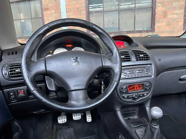 Peugeot 206cc 1.6 16v 109pk 2005, 9-tht-73 - afbeelding 15 van  38