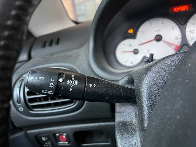 Peugeot 206cc 1.6 16v 109pk 2005, 9-tht-73 - afbeelding 18 van  38