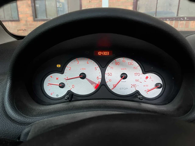 Peugeot 206cc 1.6 16v 109pk 2005, 9-tht-73 - afbeelding 19 van  38