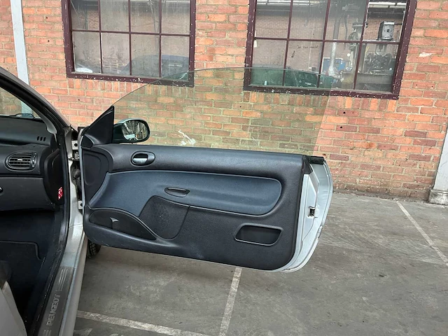 Peugeot 206cc 1.6 16v 109pk 2005, 9-tht-73 - afbeelding 26 van  38