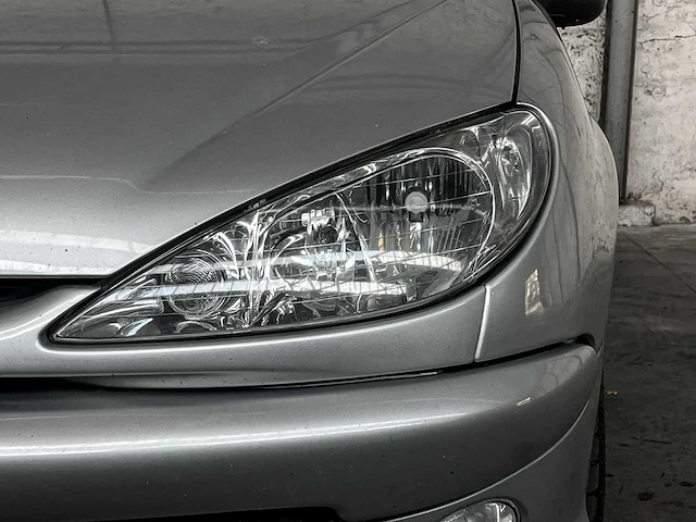 Peugeot 206cc 1.6 16v 109pk 2005, 9-tht-73 - afbeelding 35 van  38