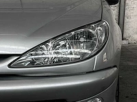 Peugeot 206cc 1.6 16v 109pk 2005, 9-tht-73 - afbeelding 35 van  38
