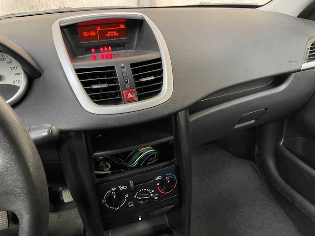 Peugeot 207 1.4 vti cool 'n blue 95pk 2008, 05-zh-xz - afbeelding 17 van  35
