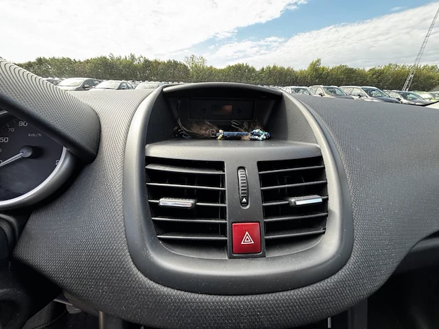 Peugeot 207 1.4i urban 73,2011 - afbeelding 34 van  34