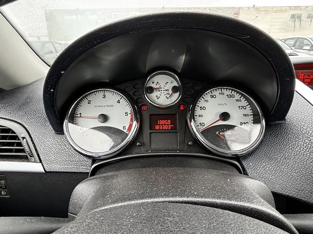 Peugeot 207 cc 1.6 hdi pack fap, 2007 - afbeelding 33 van  33