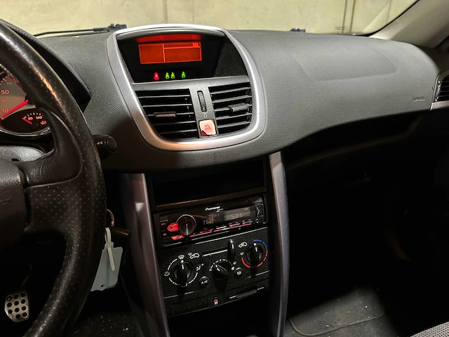 Peugeot 207 cc 1.6 vti 120pk 2007 cabriolet, 51-xz-kz - afbeelding 16 van  33