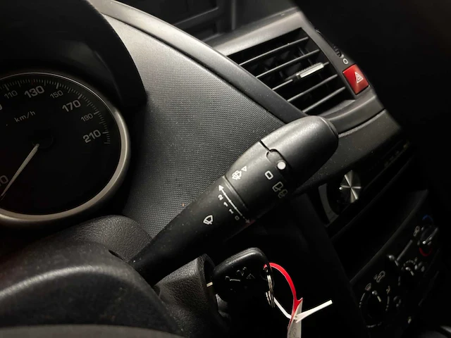 Peugeot 207 sw 1.4 xr 73pk 2007, 06-xz-nz youngtimer - afbeelding 23 van  30