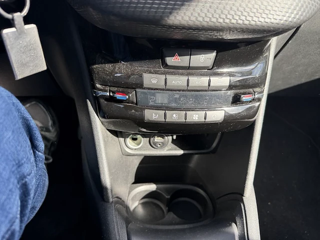 Peugeot 208 1 2i puretech allure,2015 - afbeelding 3 van  26