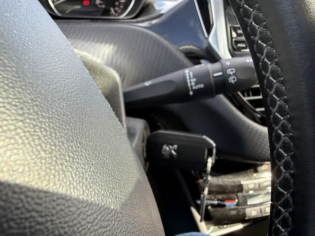 Peugeot 208 1 2i puretech allure,2015 - afbeelding 6 van  26