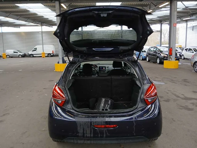 Peugeot 208 1.2 puret. signature, ; xv-849-t - afbeelding 8 van  18