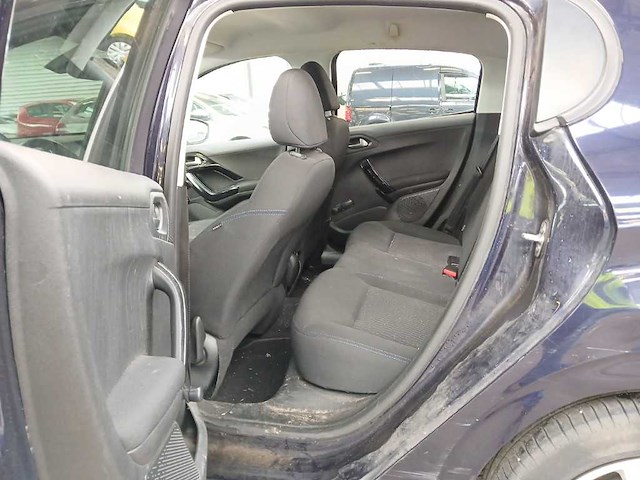 Peugeot 208 1.2 puret. signature, ; xv-849-t - afbeelding 15 van  18