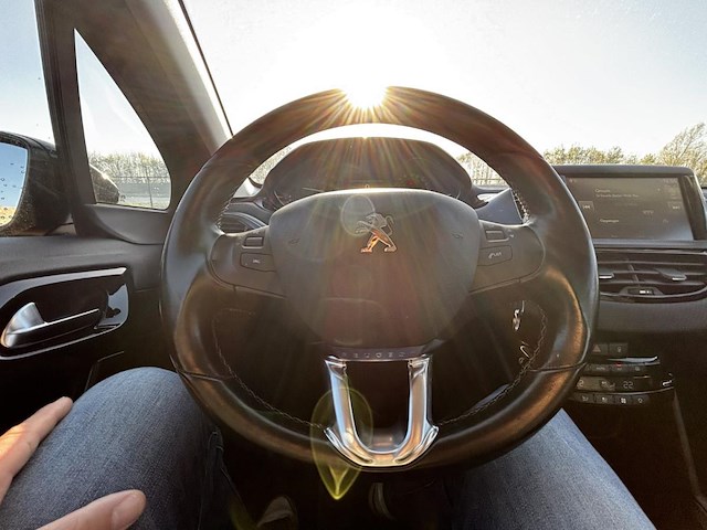 Peugeot 208 1.2 puretech allure s&s,2015 - afbeelding 7 van  27