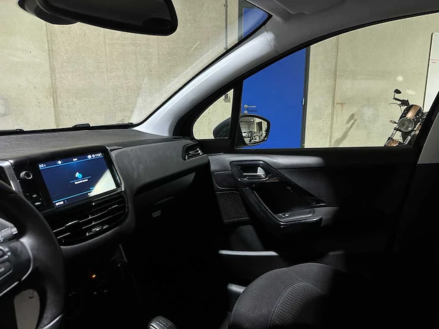 Peugeot 208 1.2 puretech signature 83pk 2019, xr-330-v - afbeelding 11 van  40