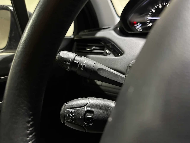 Peugeot 208 1.2 puretech signature 83pk 2019, xr-330-v - afbeelding 15 van  40