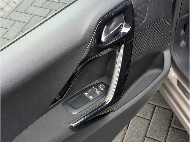 Peugeot 208 1.2 turbo style car 2015 | 8-zjb-97 - afbeelding 3 van  26